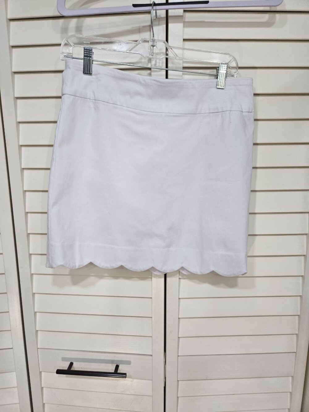 White Skort, size 8, Darby + Luke, Stretch, Like new, scallop